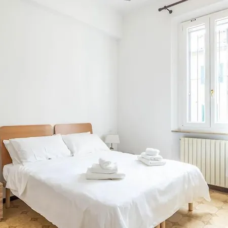 Essential - Ambrogio Host Apartment Bologna