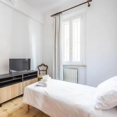 Essential - Ambrogio Host Apartment *