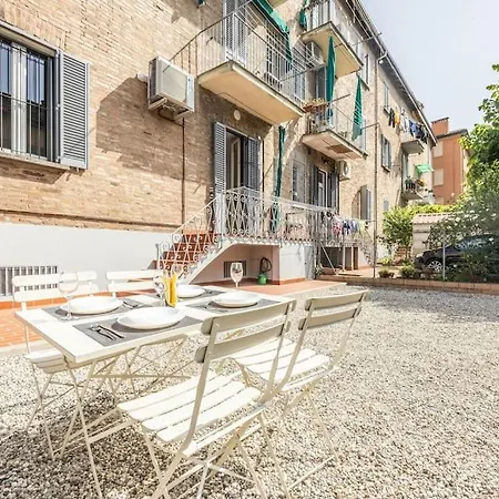 Essential - Ambrogio Host Μπολόνια