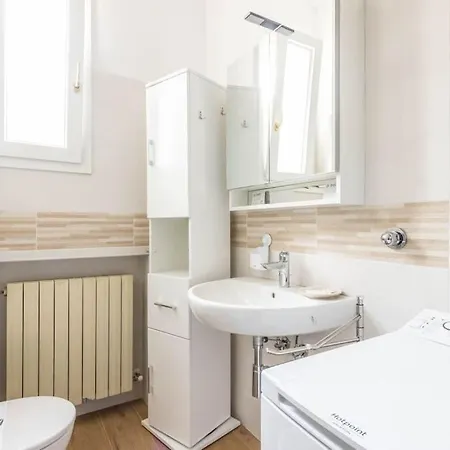 Essential - Ambrogio Host Apartmán